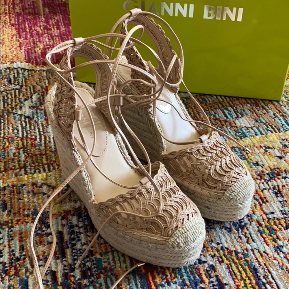 New Gianni Bini Blush Wedge sz 7 Wedge